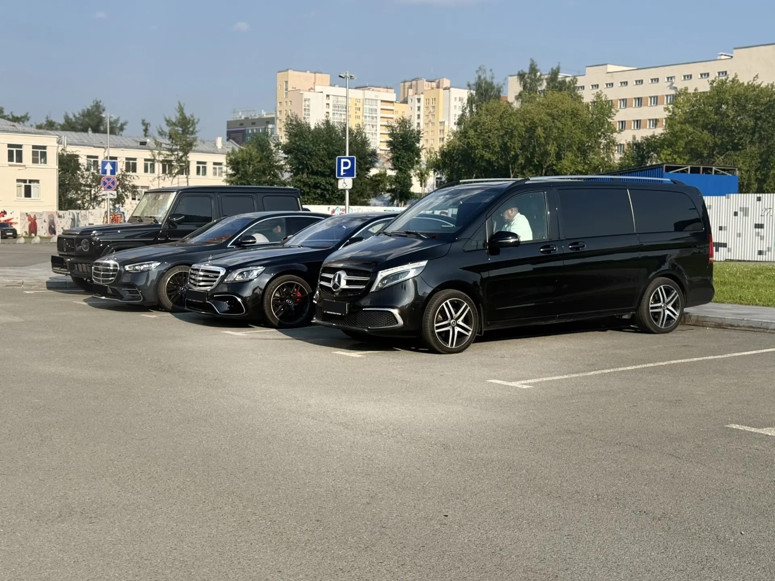 Бизнес-минивэны Mercedes-Benz V-Class для сопровождения делегаций и топ-менеджмента